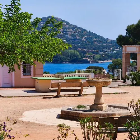 Cap Esterel, Quartier Belvedere 2p Meuble Tourisme 3 Etoiles Climatise Rez-de-jardin, Vue Mer, Wifi, Piscine Et Parking Inclus * Сен-Рафаэль