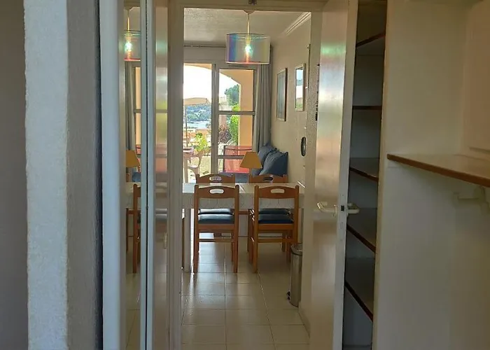 Cap Esterel, Quartier Belvedere 2p Meuble Tourisme 3 Etoiles Climatise Rez-de-jardin, Vue Mer, Wifi, Piscine Et Parking Inclus * Saint-Raphaël