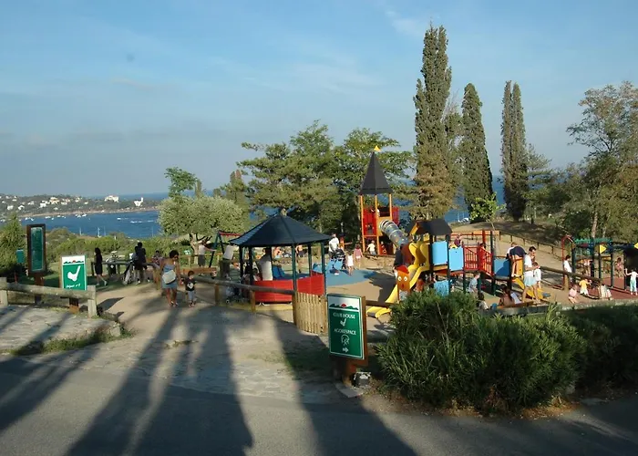 Cap Esterel, Quartier Belvédère 2p Meublé Tourisme 3 étoiles Climatisé Rez-de-jardin, Vue Mer, Wifi, Piscine Et Parking Inclus Saint-Raphaël