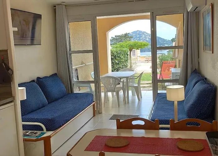 Apartamento Cap Esterel, Quartier Belvédère 2p Meublé Tourisme 3 étoiles Climatisé Rez-de-jardin, Vue Mer, Wifi, Piscine Et Parking Inclus Saint-Raphaël